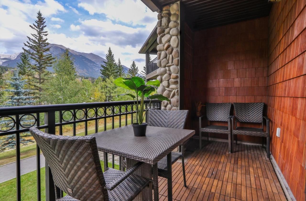 The Mountaineer By Instantsuites Pool & Hottub Canmore Dış mekan fotoğraf