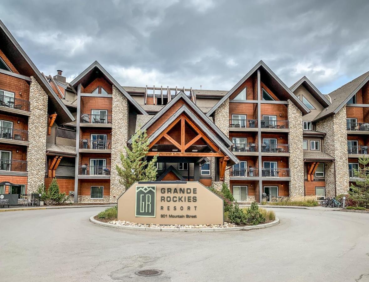 The Mountaineer By Instantsuites Pool & Hottub Canmore Dış mekan fotoğraf
