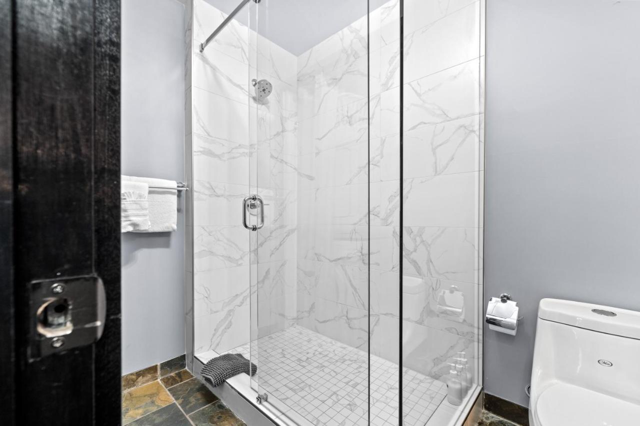The Mountaineer By Instantsuites Pool & Hottub Canmore Dış mekan fotoğraf
