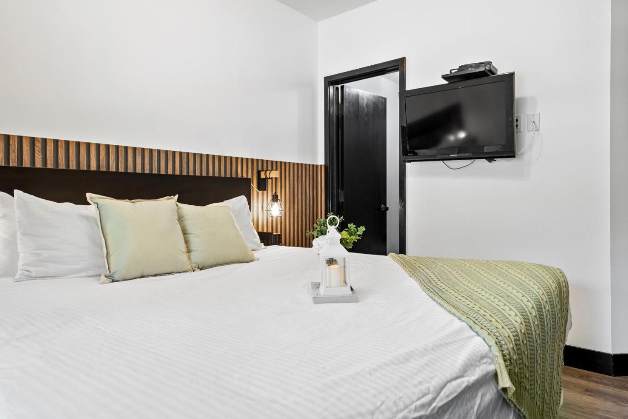 The Mountaineer By Instantsuites Pool & Hottub Canmore Dış mekan fotoğraf