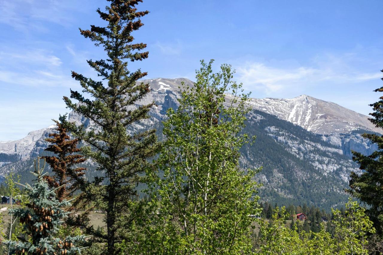 The Mountaineer By Instantsuites Pool & Hottub Canmore Dış mekan fotoğraf