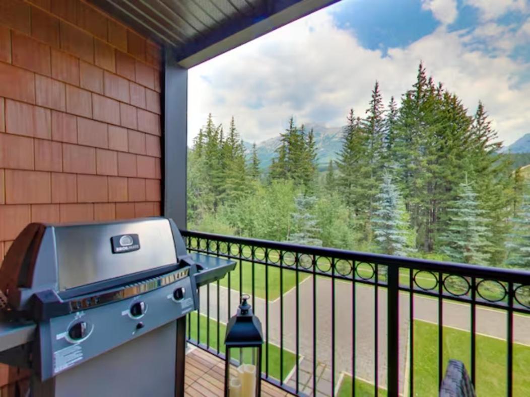 The Mountaineer By Instantsuites Pool & Hottub Canmore Dış mekan fotoğraf